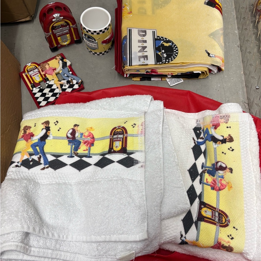 Retro Diner Themed Bath Towel Set